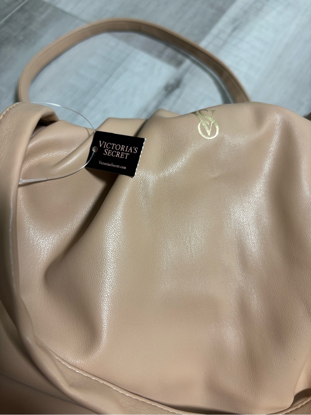 Victoria’s Secret Nude Faux Leather Ruched Drawstring Tote Bag NWT - Picture 8 of 11